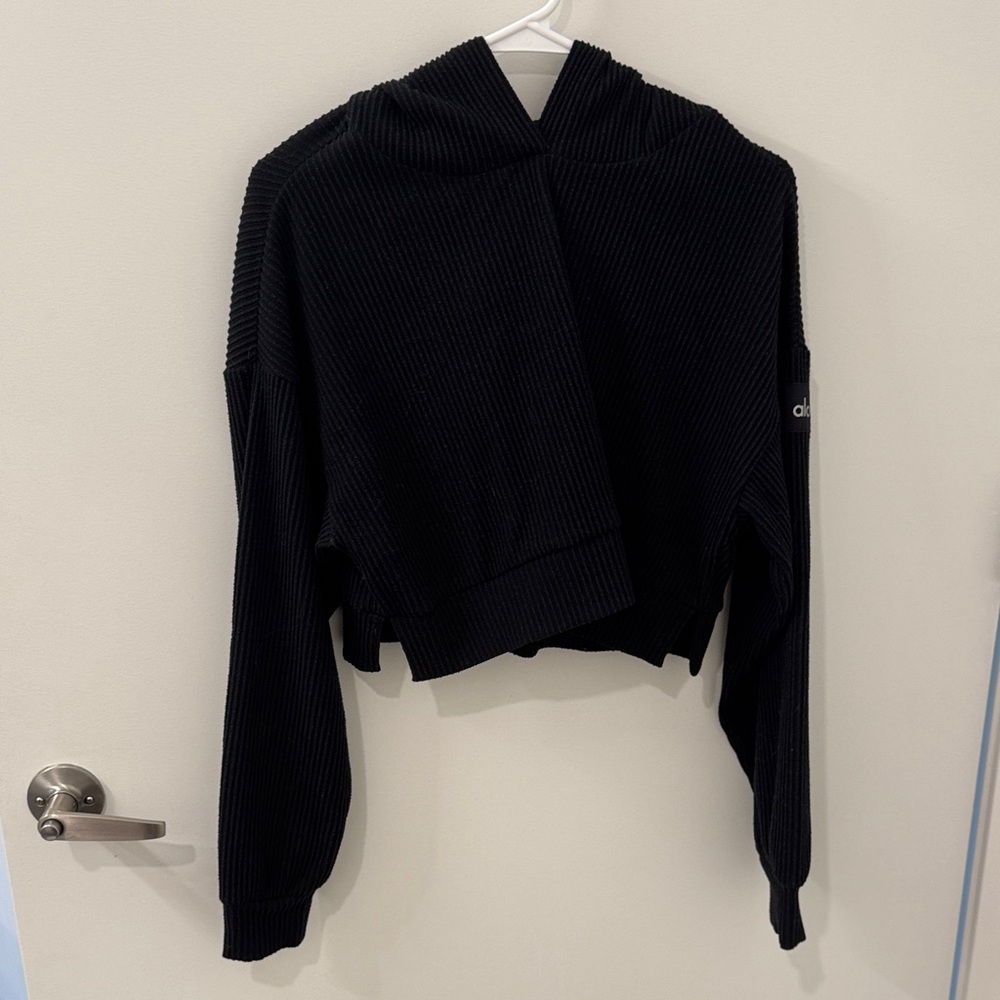 ALO Yoga Black Cropped Sweatshirt